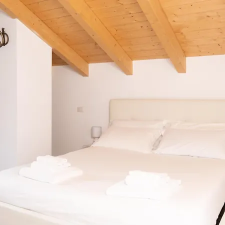 Apartament Tola - Giallo