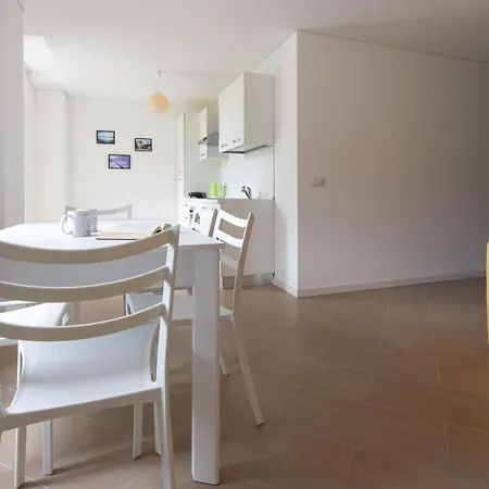 Tola - Giallo Apartament